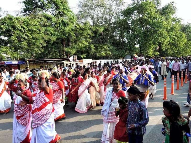 تجمع مردم هند در خیابان برای فستیوال سرهول