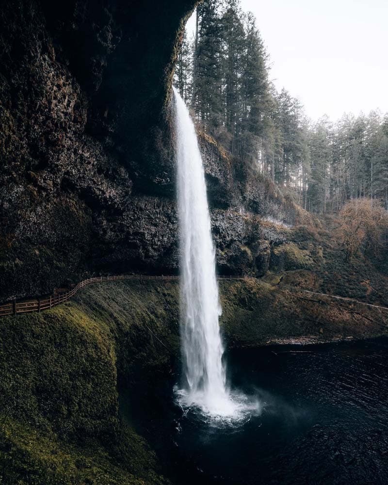 آبشاری در ایالت اورگن (Oregon) آمریکا