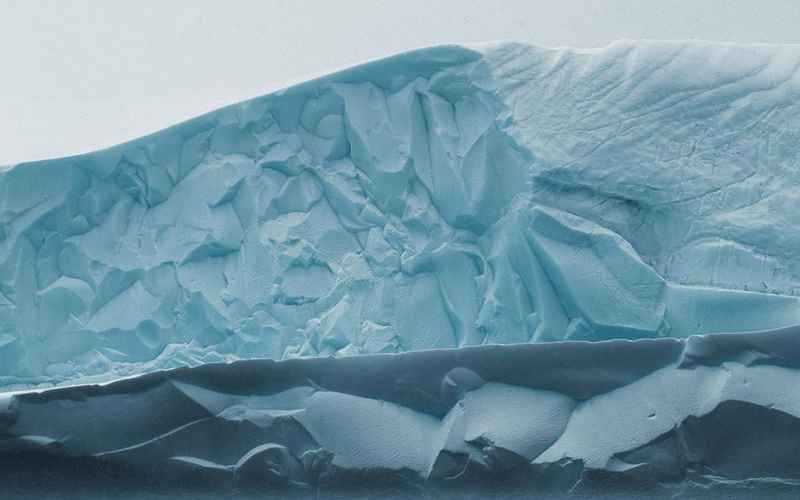 شکل‌های هندسی روی کوه یخی در جنوبگان