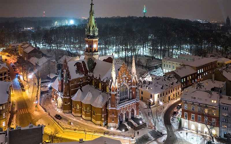 ساختمان تاریخی کراکوف در زمستان