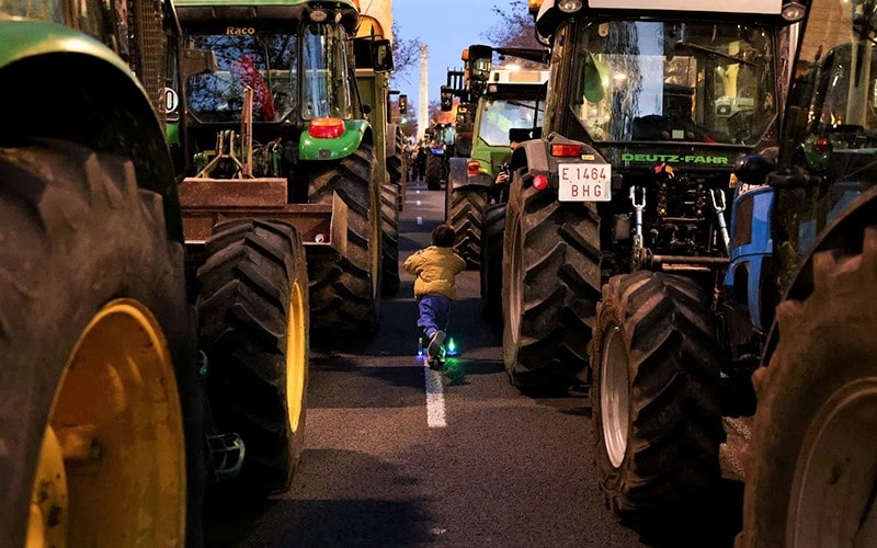 ماشین‌های کشاورزان اسپانیایی در اعتراض به اتحادیه اروپا