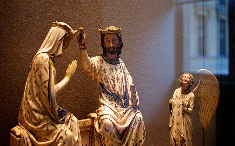 مجسمه حضرت مسیح در موزه لوور، منبع عکس: behance.net، عکاس: Julius Yls