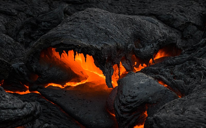 گدازه‌های آتشفشانی ایسلند به شکل دهان یک اژدها