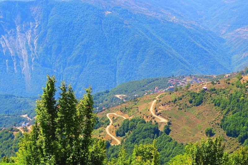 روستای کوهپایه‌ای گرسماسر؛ منیع عکس: گوگل مپ؛ عکاس: omid msr