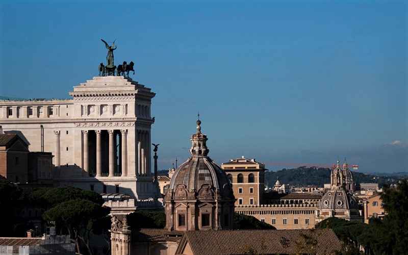 ساختمان‌های تاریخی در خط افق شهر رم