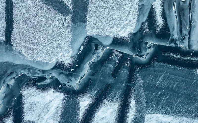 عکس هوایی از دریاچه‌ای یخ‌زده در نروژ