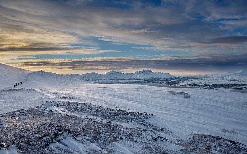 منطقه کوهستانی در نروژ زیر برف