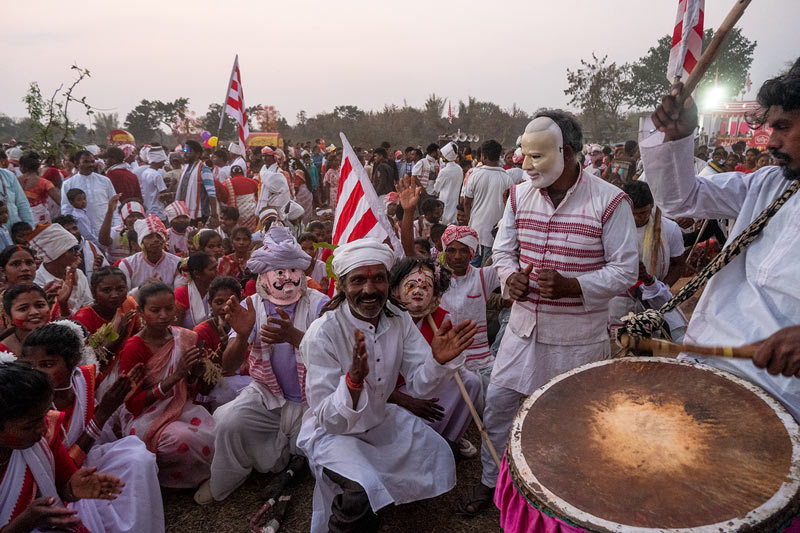 جشن و گردهمایی زنان و مردان هندو در فستیوال سرهول 