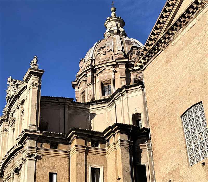 ساختمان گنبددار تاریخی در شهر رم