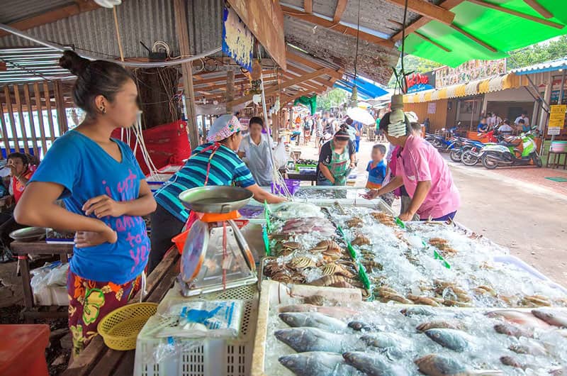 بازار ماهی راوای پوکت؛ منبع عکس: Hotels.com، عکاس: نامشخص