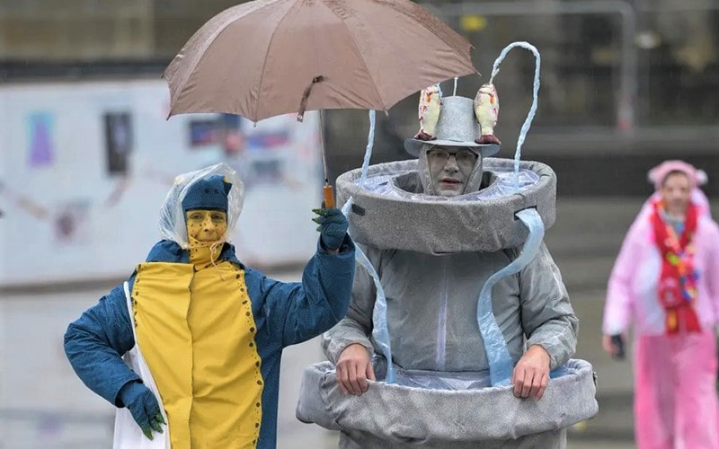 لباس‌های عجیب در جشنواره ای در سوییس