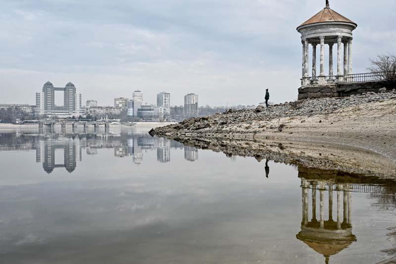 منظره زمستانی شهر از جزیره خورتیتسیا (Khortytsia Island) در اوکراین