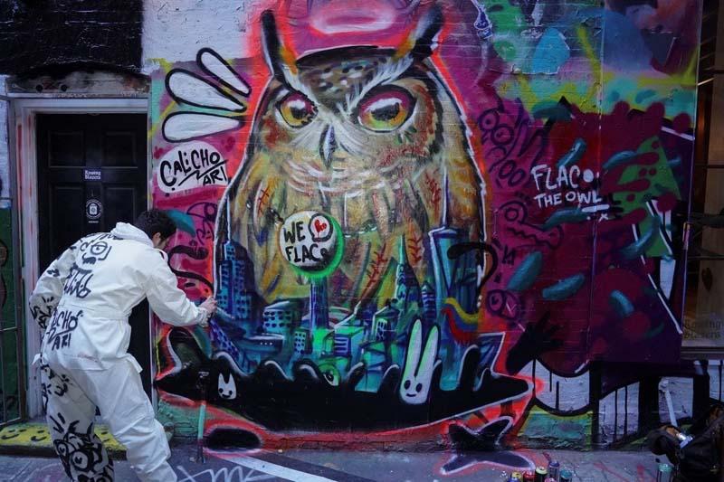 نقاشی دیواری یک هنرمند در شهر نیویورک