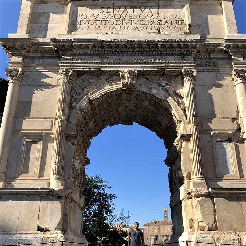دروازه‌ای تاریخی در شهر رم