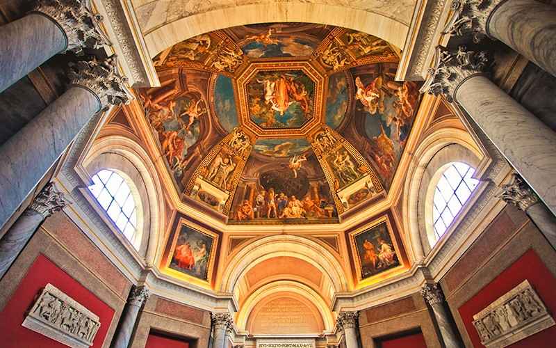 نقاشی‌های تاریخی روی سقف کلیسایی در رم