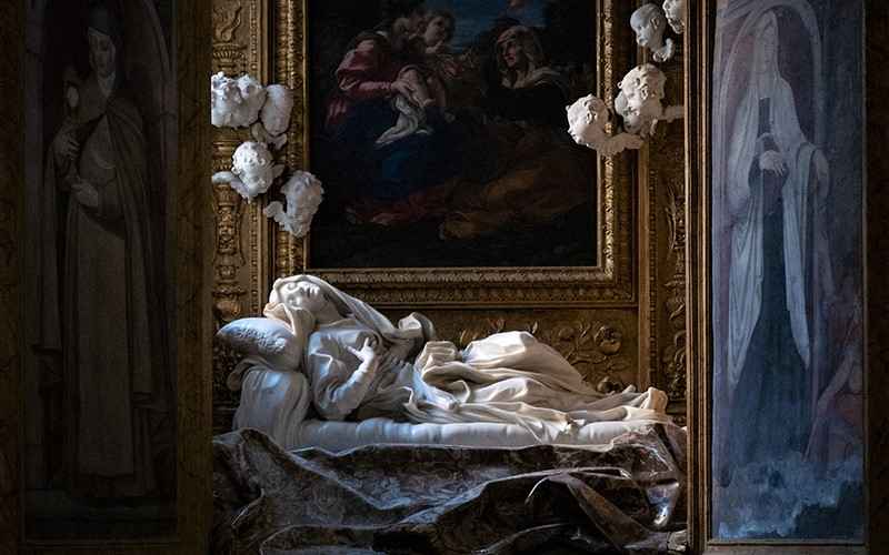 مجسمه مرمری یک زن در رم