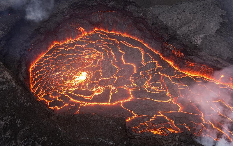 گدازه‌های آتشفشانی ایسلند به شکل گودزیلا