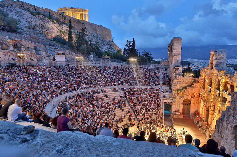 آمفی‌تئاتر هرودس آتیکوس؛ منبع عکس: Athens Epidaurus Festival، عکاس: نامشخص
