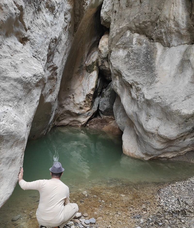 آب انبارهای سنگی دژ بهرام چوبین، منبع: گوگل مپ، عکاس: Saeid_Gh