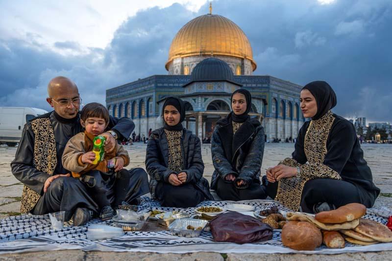 افطاری یک خانواده فلسطینی در قبه الصخره 