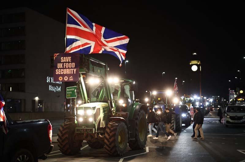 تجمع کشاورزان در اعتراض به سیاست غذایی بریتانیا، واردات بی کیفیت و مقررات سخت‌گیرانه‌