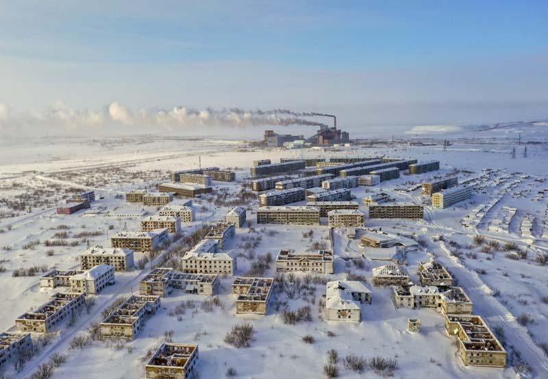 یک منطقه مسکونی متروکه و مدفون در آب و هوای خشن قطب شمال در روسیه