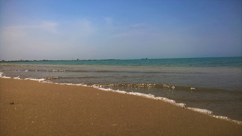 ساحل دریای عمان؛ منبع عکس: Unsplash؛ عکاس: Erfan Ro
