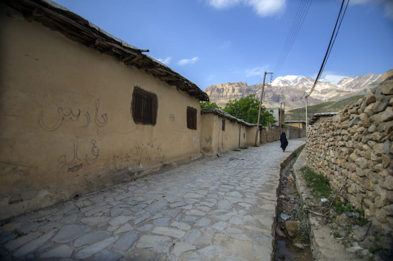 مسیر سنگفرش پیاده رو در روستای خفر سمیرم، منبع عکس: ویکی مدیا، عکاس: مصطفی معراجی