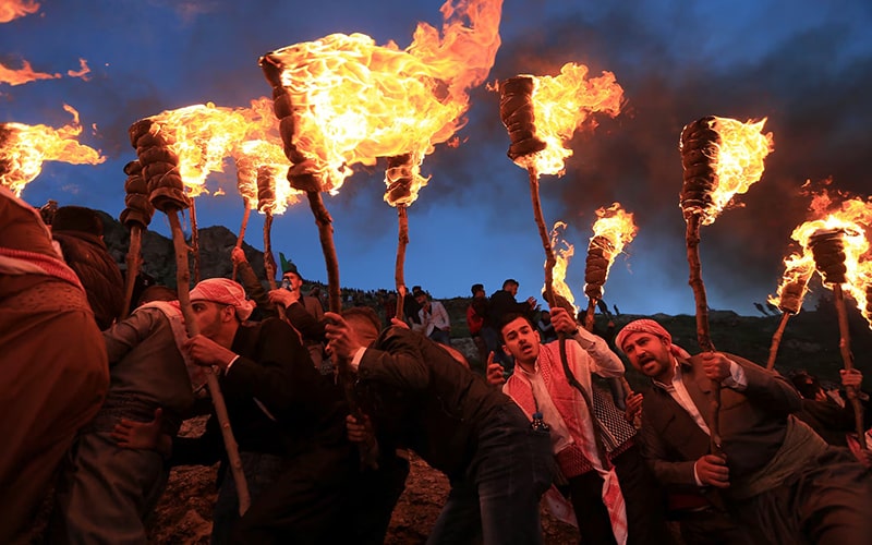 مشعل های روشن در جشن نوروز در کردستان عراق