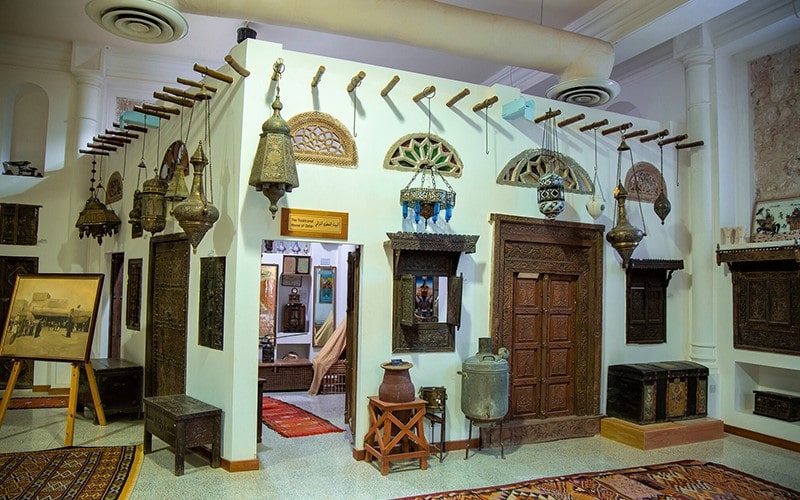 آثار تاریخی در موزه شیخ فیصل، منبع عکس: alsamriyaestate.com، عکاس: نامشخص