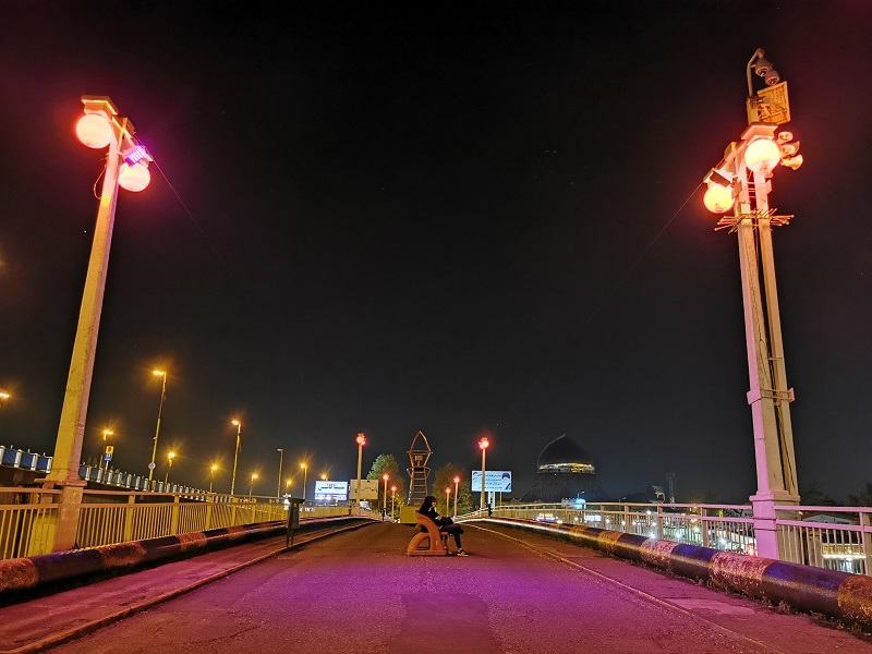 پل غازیان در شب؛ منبع عکس: گوگل مپ؛ عکاس: مهرداد پیربازاری
