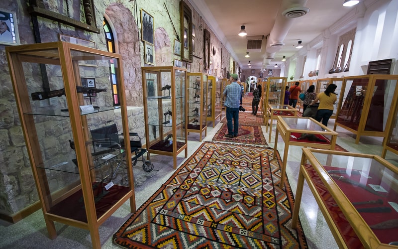 فضای داخلی موزه شیخ فیصل، منبع عکس: dohanews.co، عکاس: نامشخص