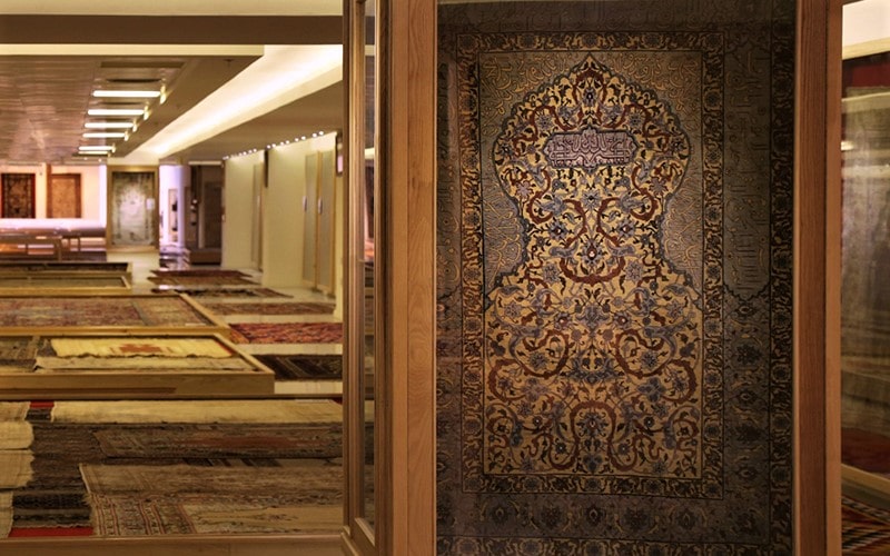 فرش های موزه شیخ فیصل، ‌منبع عکس: alsamriyaestate.com، عکاس: نامشخص