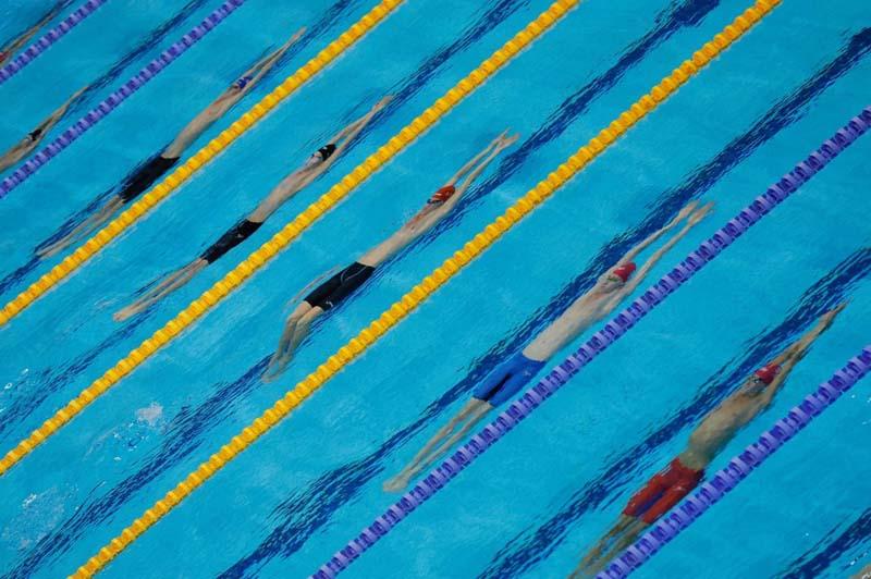 شناگران فینال 200 متر کرال پشت مردان در مسابقات قهرمانی شنا در لندن