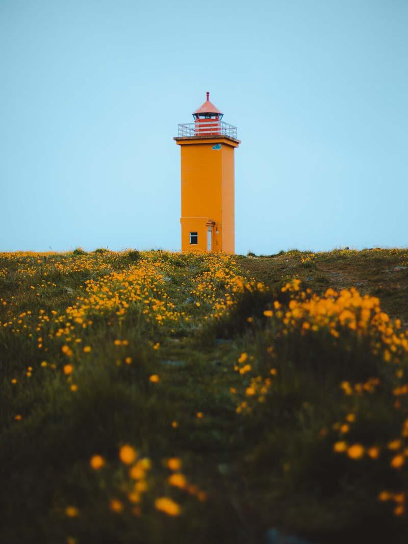یک برج مراقبت نارنجی رنگ در ایسلند