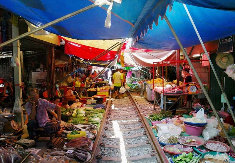 غرفه‌های بازار ریلی مائک لانگ تایلند