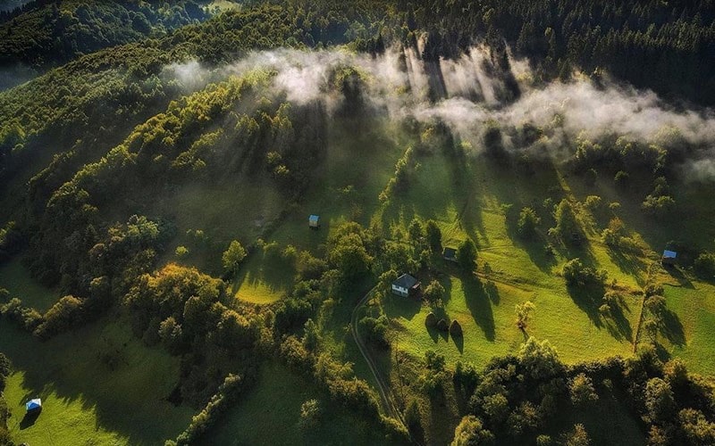 عکس هوایی از کوهستان سرسبز رومانی، منبع عکس: اینستاگرام alexrobciuc@، عکاس: Alex Robciuc