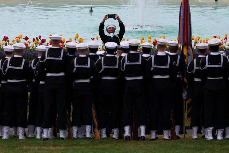 ژست دسته جمعی ملوانان نیروی دریایی ایالات متحده آمریکا