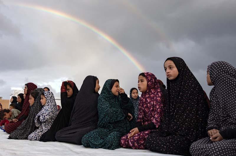 نماز عید فطر آوارگان زن فلسطینی در اردوگاه رفح در نزدیکی مرز مصر
