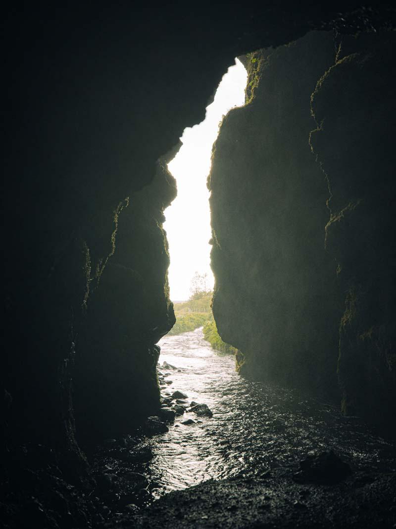 شکاف دره و آبراه در جزیره ایسلند