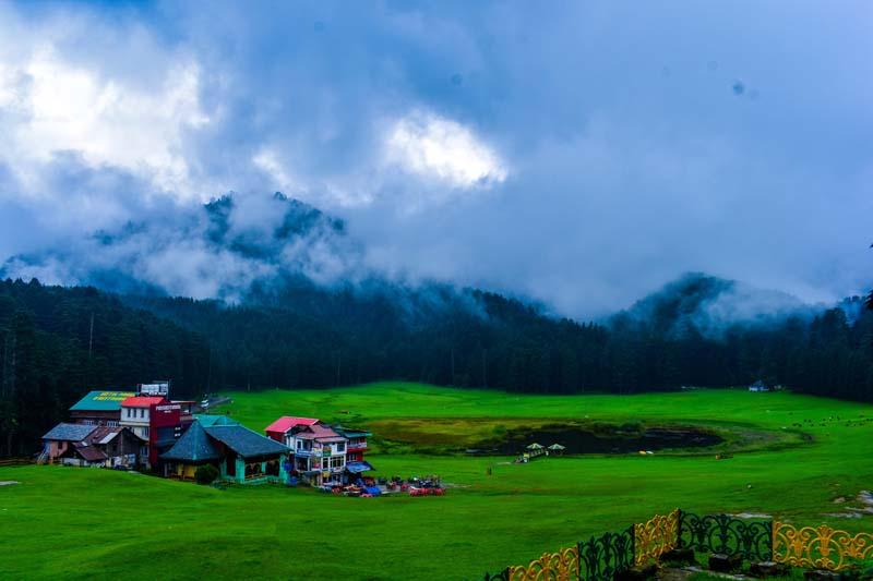 آسمان ابری در منطقه خاجیار هند