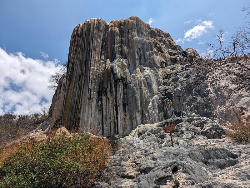 صخره‌های هیرو ال آگوا؛ منبع عکس: گوگل مپ. عکاس: Luis Oscar Martinez Chevalier