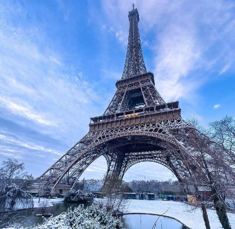 برج ایفل در زمستان؛ منبع عکس: صفحه اینستاگرام Toureiffelofficielle؛ عکاس: Jerome Schlichter