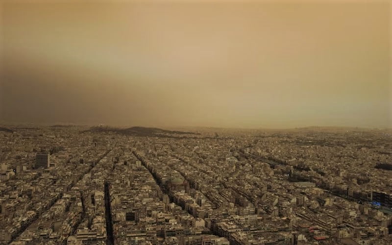 هوای غبارآلود شهر آتن، منبع عکس: Shutterstock، عکاس: Dimitris Aspiotis