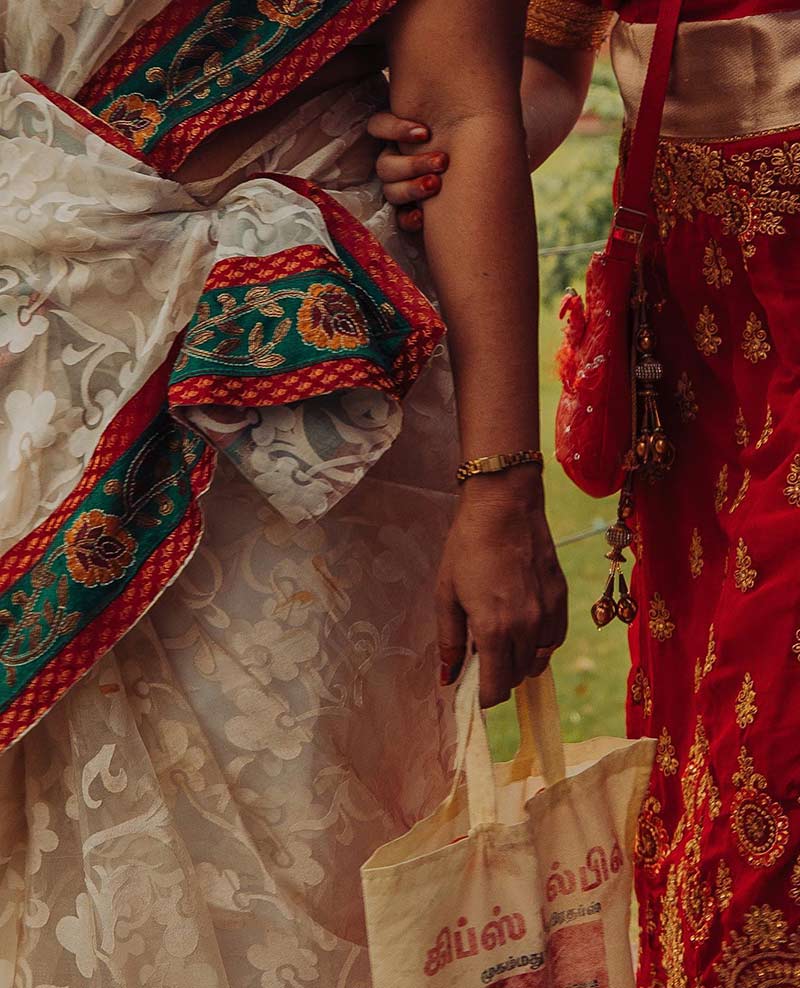 دو زن هندی در پوشش ساری