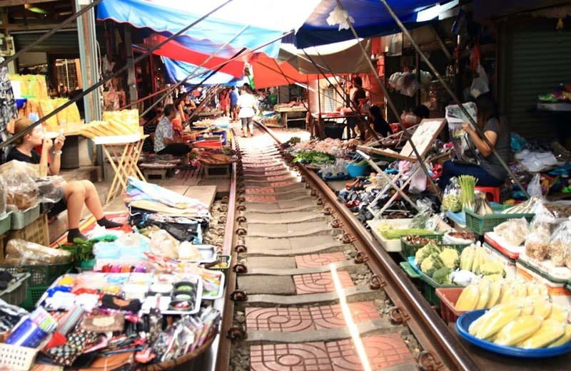 بازار ریلی مائک لانگ در بانکوک تایلند