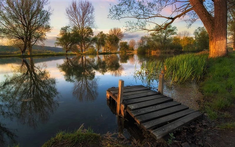 دریاچه‌ای کوچک در رومانی، منبع عکس: اینستاگرام alexrobciuc@، عکاس: Alex Robciuc