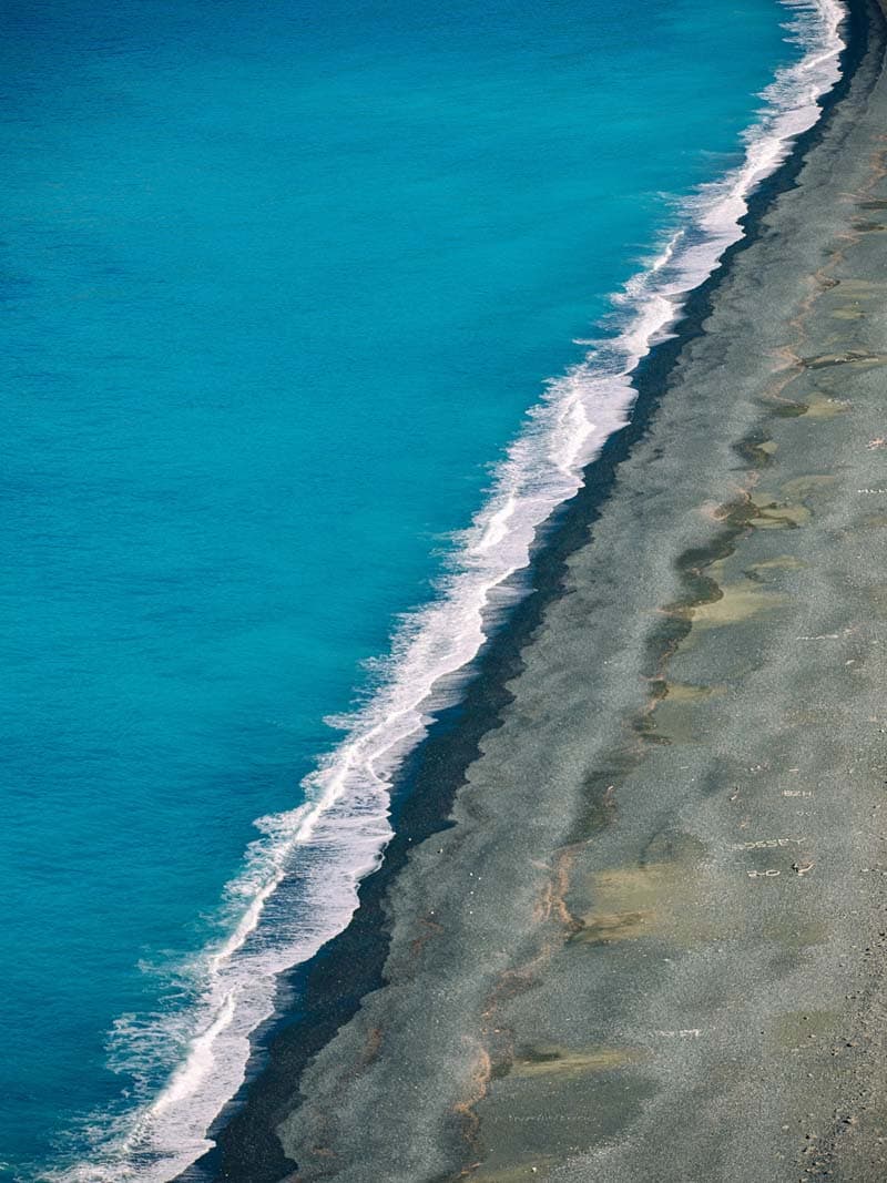 ساحل دریا در جزیره کرس فرانسه