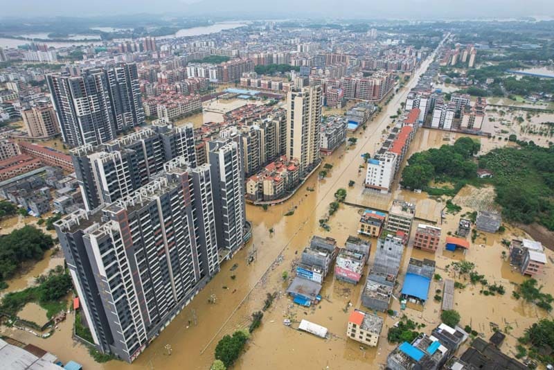 ساختمان ها و خیابان های گوانگ‌دونگ چین پس از باران شدید و سیل؛ منبع عکس: Getty Images؛ نام عکاس: نامشخص