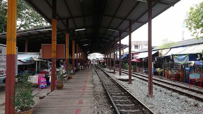راه‌آهن در ایستگاه بازار راه‌آهن میک لانگ
